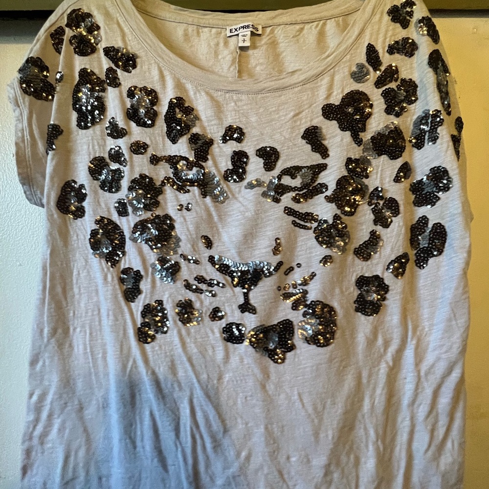 I’m selling this leopard shirt from Express, still in very good quality.